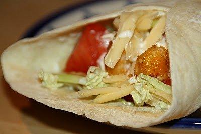 Domowy McWrap z kurczakiem i warzywami