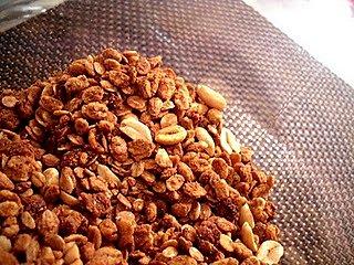 Granola z masłem orzechowym