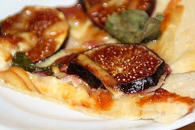 Pizza z figami i szynką parmeńską