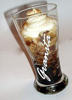 Granita z owocami i kawą orzeźwiający włoski deser
