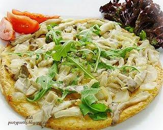 Omlet z boczniakami serem i rukolą