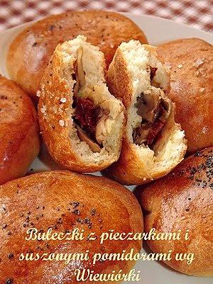Bułeczki z pieczarkami i suszonymi pomidorami