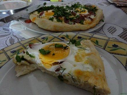 Pizza śniadaniowa
