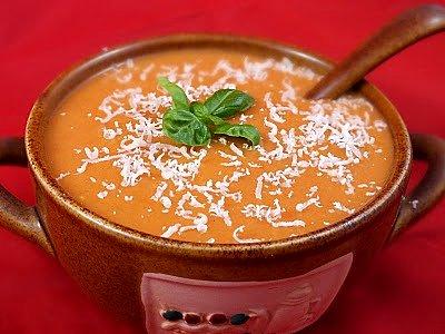 Zupa z papryki z mascarpone i bazylią