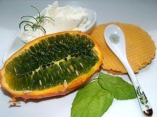 Kiwano z kozim serem