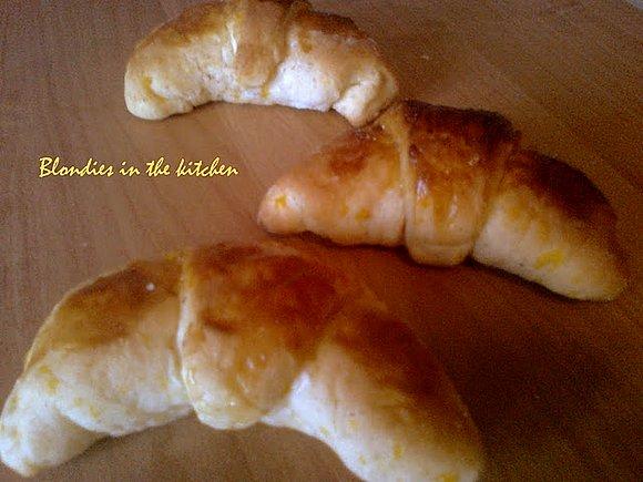 Drożdżowe rogaliki dyniowe z nadzieniem czekoladowo-orzechowym