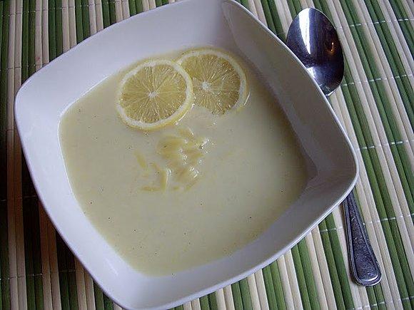 Soupa Avgolemono – grecka zupa cytrynowa