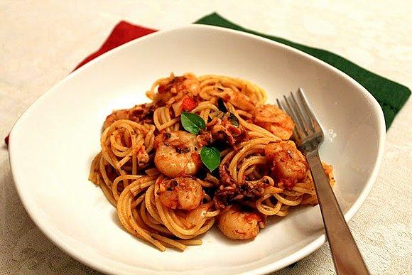 Spaghetti z owocami morza