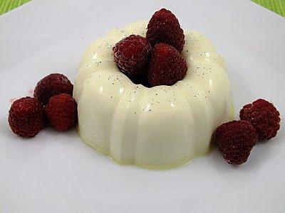 Panna cotta z malinami - włoski deser do schrupania