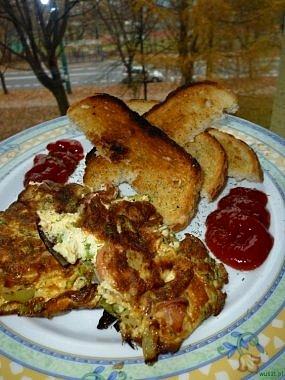 Omlet z selerem naciowym i grzankami na śniadanie
