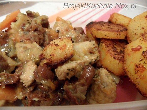 Gulasz sezonowy z indykiem i kurkami
