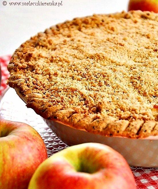 Pie z jabłkami i orzechową kruszonką