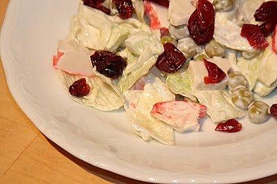 Sałatka z paluszkami surimi