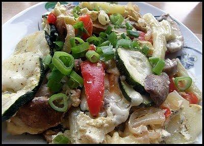 Zapiekanka warzywna z pieczarkami, papryką i ziemniakami