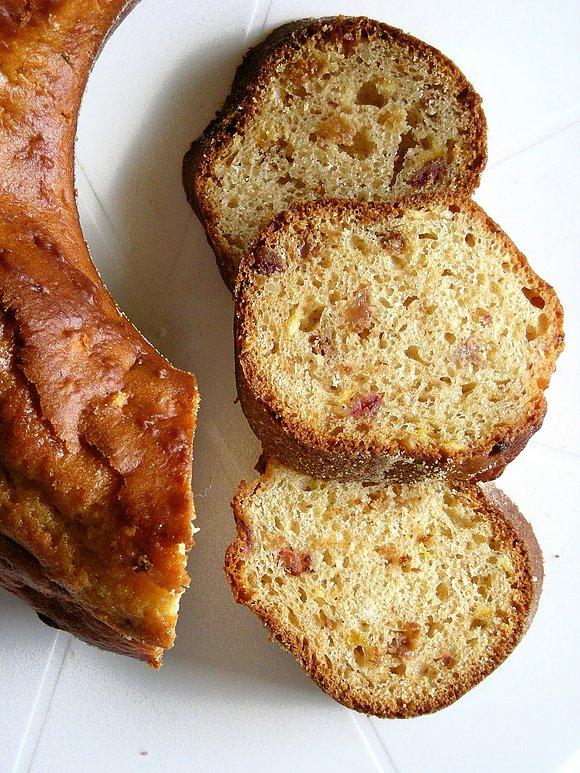 Ciambella z ricottą i daktylami