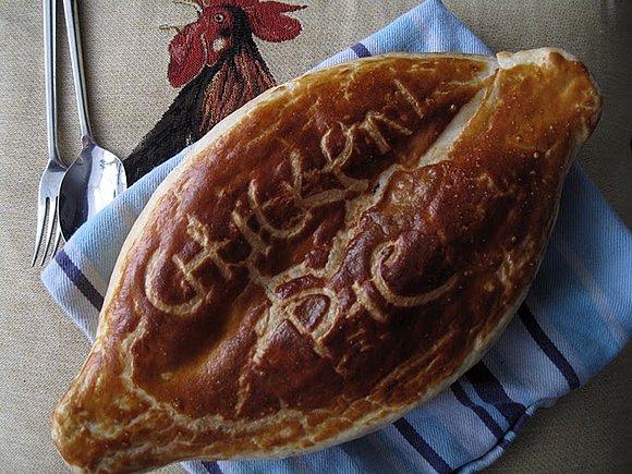 Kurczak z grzybami i estragonem zapiekany w cieście francuskim