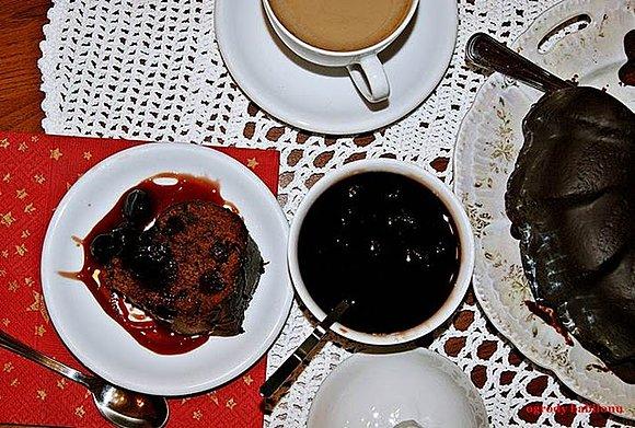 Babka czekoladowa z konfiturą wiśniową