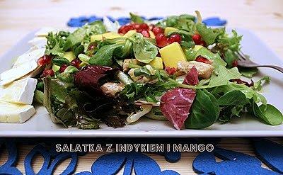 Sałata z indykiem mango i owocowym dressingiem