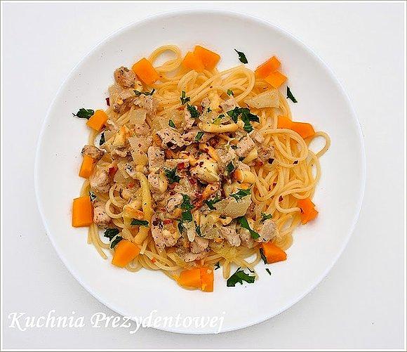 Spaghetti z kurczakiem i oscypkiem