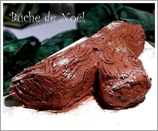 Bûche de noël czekoladowa rolada na boże narodzenie