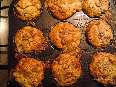 Muffiny wytrawne z serem gorgonzola i gruszką