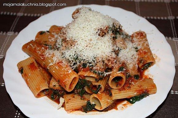 Maccheroni paccheri z cavalo nero i warzywami
