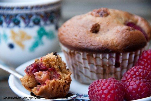 Muffiny z malinami i czekoladą