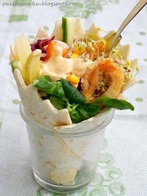 Imprezowe tortille z kurczakiem, owocami i sosem curry