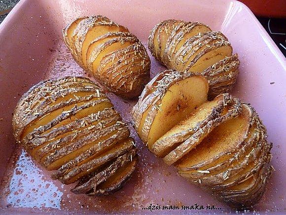 Ziemniaczki hasselback