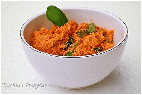 Pasta ze śledzia w pomidorach