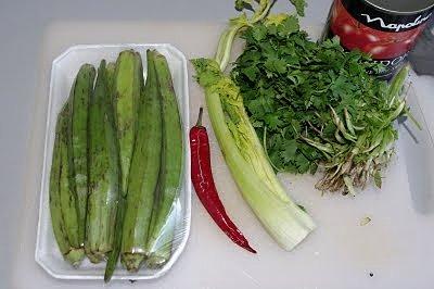 Lady fingers and toma toes - duszona okra z pomidorami