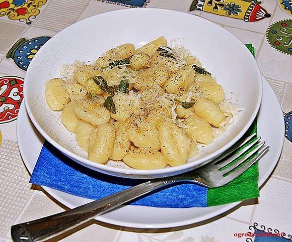 Gnocchi z szałwiowym masłem i parmezanem