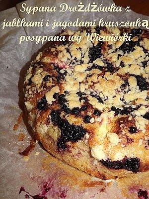 Śnieżynka kruszonka z jabłkami i jagodami drożdżówka