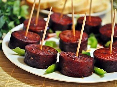 Kiełbasa chorizo w czerwonym winie