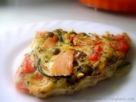 Omlet pieczony z wędzonym łososiem