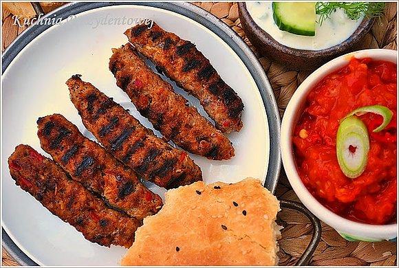 Cevapčići - chorwackie grillowane kotleciki mięsne