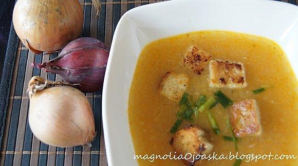 Zupa cebulowa z grzankami