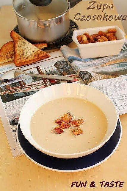Zupa czosnkowa z migdałami i białym winem