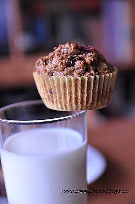 Muffinki z otrębami, rodzynkami i żurawiną
