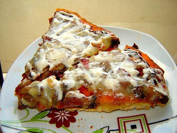 Chrupiąca pizza na grubszym spodzie