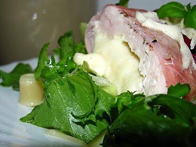 Piersi z kurczaka owiane szynką parmeńską z zielonym tagliatelle