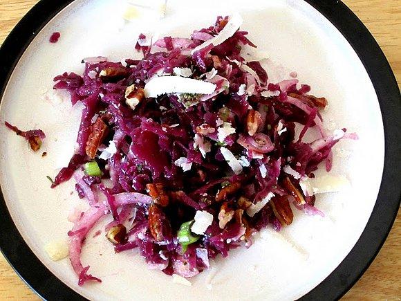 Czerwona kapusta z orzechami i parmezanem