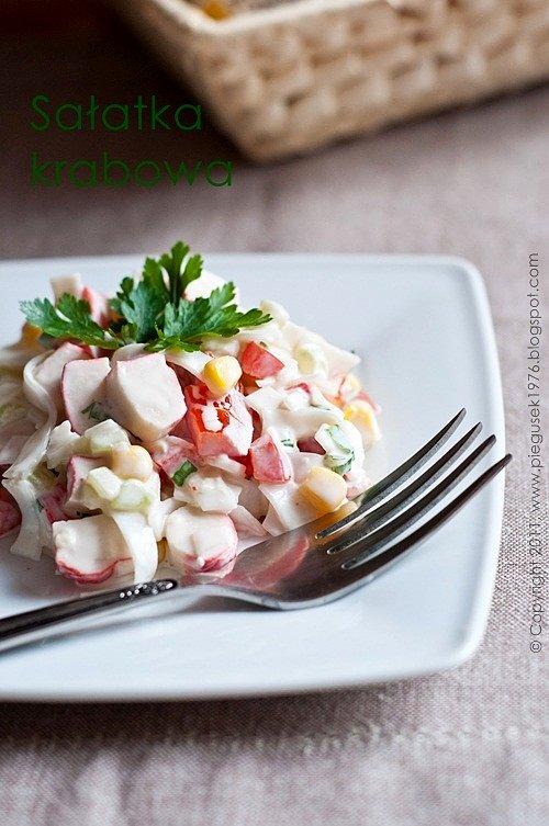Sałatka z paluszków krabowych
