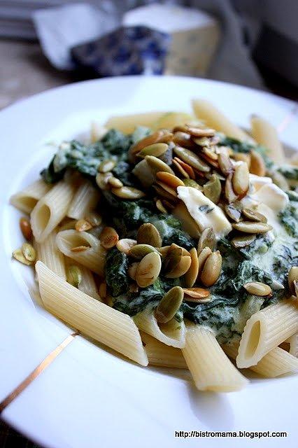 Penne ze szpinakiem i cambozolą