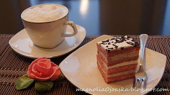 Torcik owocowo-śmietankowy z poziomkami i mascarpone