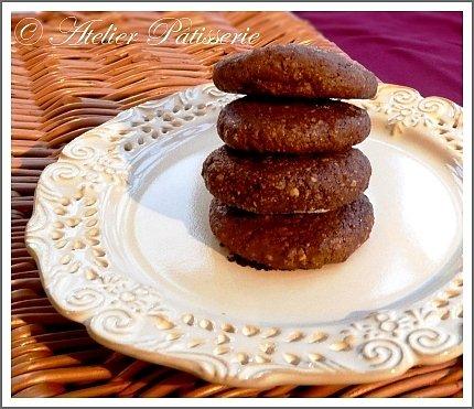 Amaretti scuri czekoladowe ciasteczka według Nigelli
