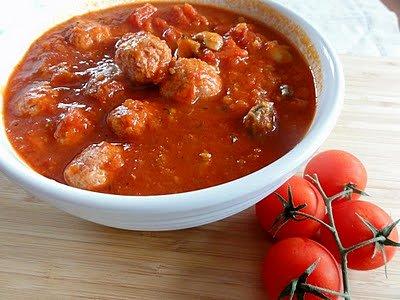 Klopsiki z indyka w sosie pomidorowym