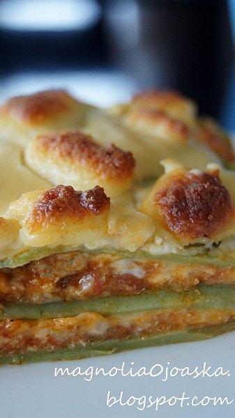 Zielona lasagne z makaronem ze szpinakiem i mięsem