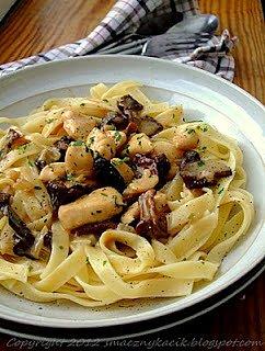 Tagliatelle z sosem grzybowym i kurczakiem