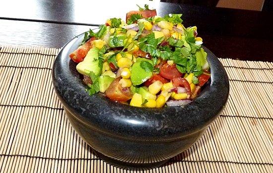 Salsa z avocado i kukurydzą